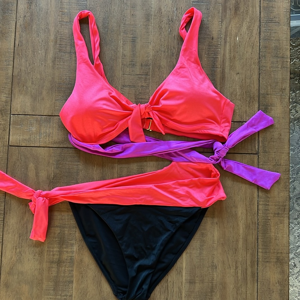 ASHLEY GRAHAM Monokini Swimsuit - Picture 4 of 5